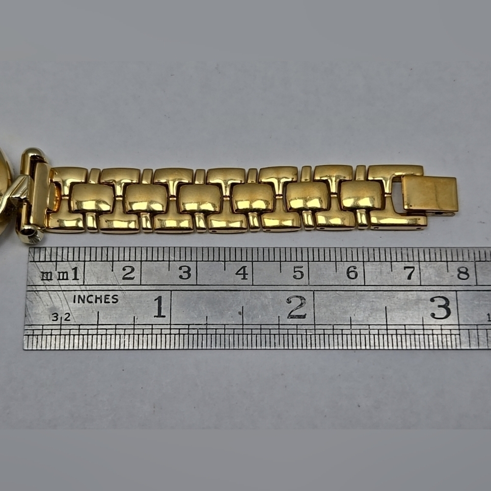 Womens Timex Analog Watch 25mm Gold Tone Classy 30 Meters New Battery - Picture 7 of 9